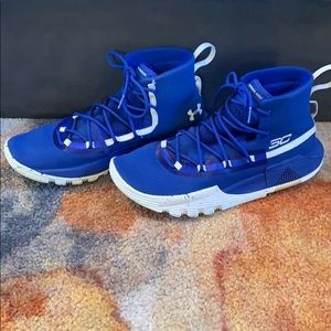 Men’s basketball sneakers size 9